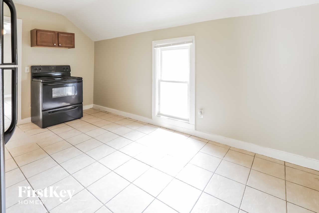 838 Prescott St #2 - Photo 5 of 15