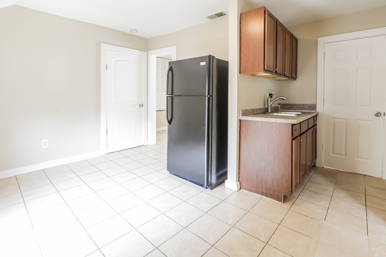 838 Prescott St #2 - Photo 7 of 15