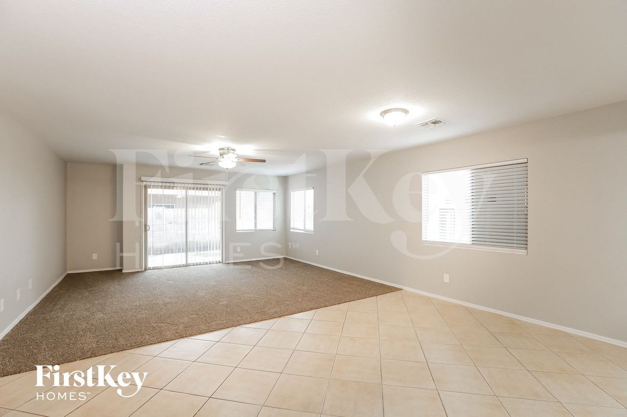 8338 W Hughes Dr - Photo 3 of 15