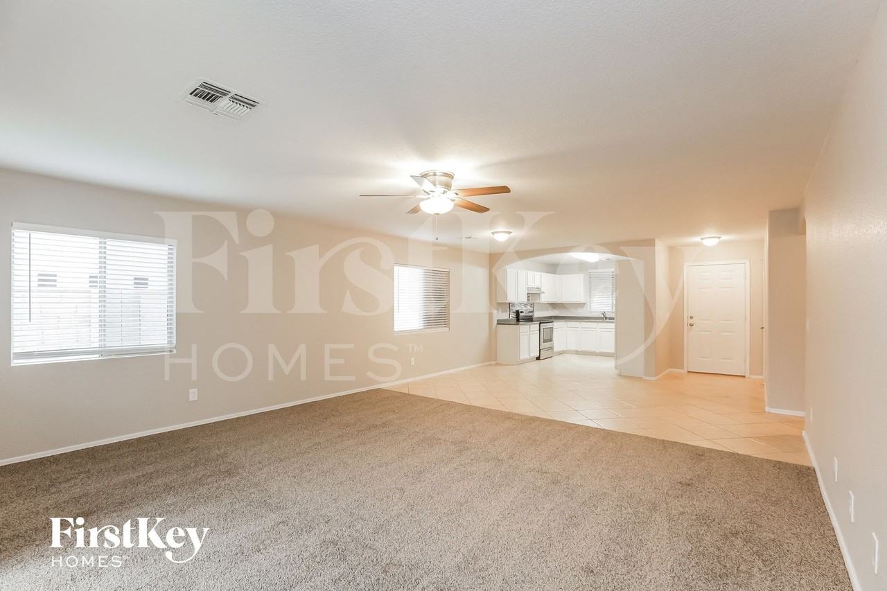 8338 W Hughes Dr - Photo 6 of 15