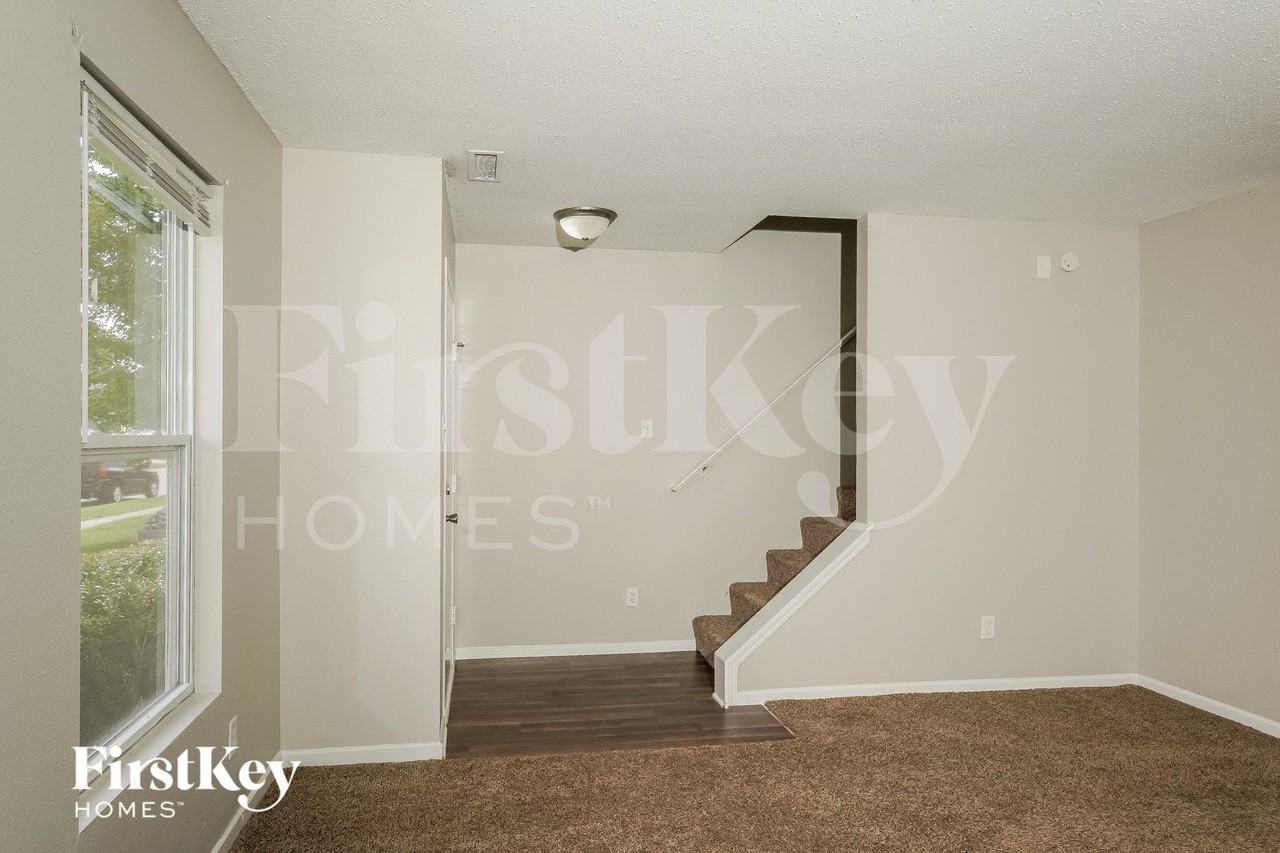 831 Olmsted Dr - Photo 2 of 15