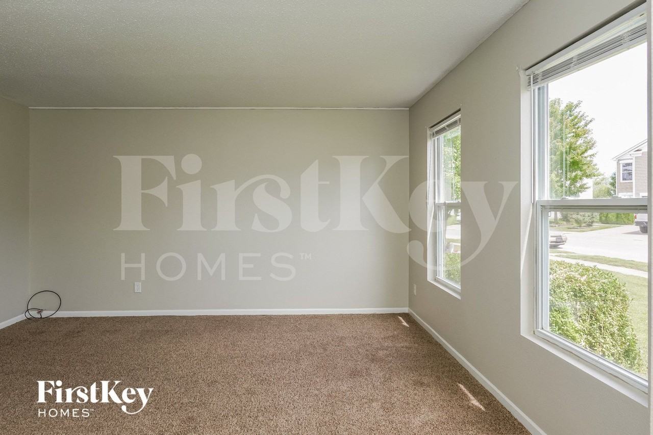 831 Olmsted Dr - Photo 3 of 15