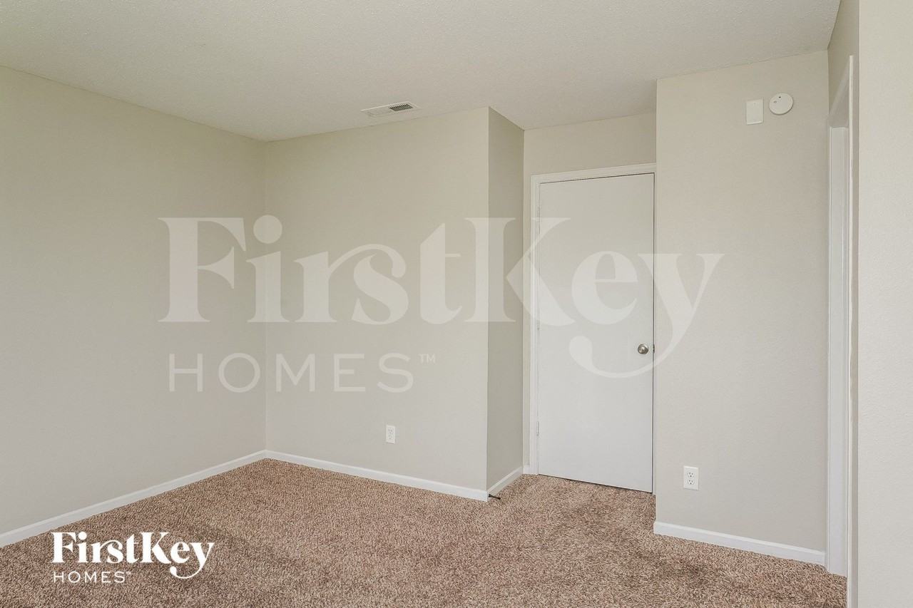 831 Olmsted Dr - Photo 7 of 15