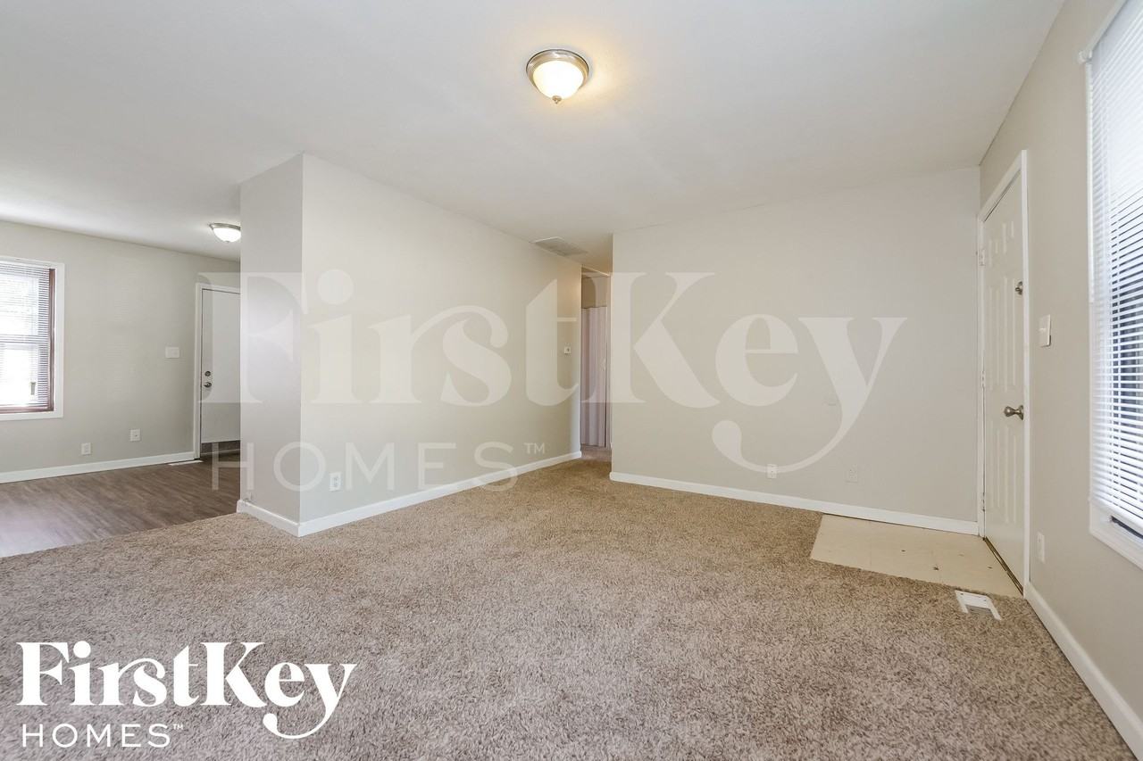 831 N 83rd Ter - Photo 4 of 14