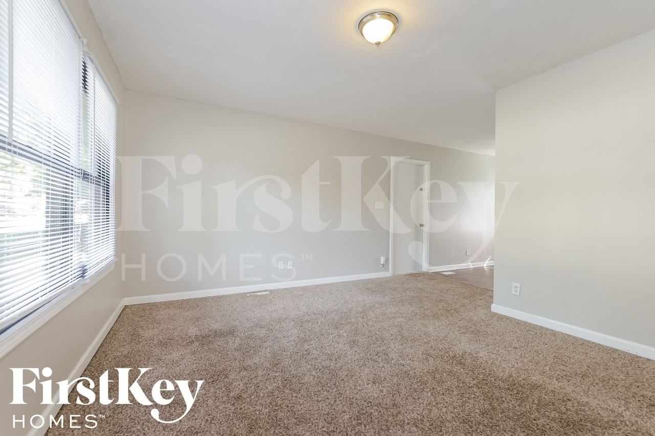 831 N 83rd Ter - Photo 5 of 14