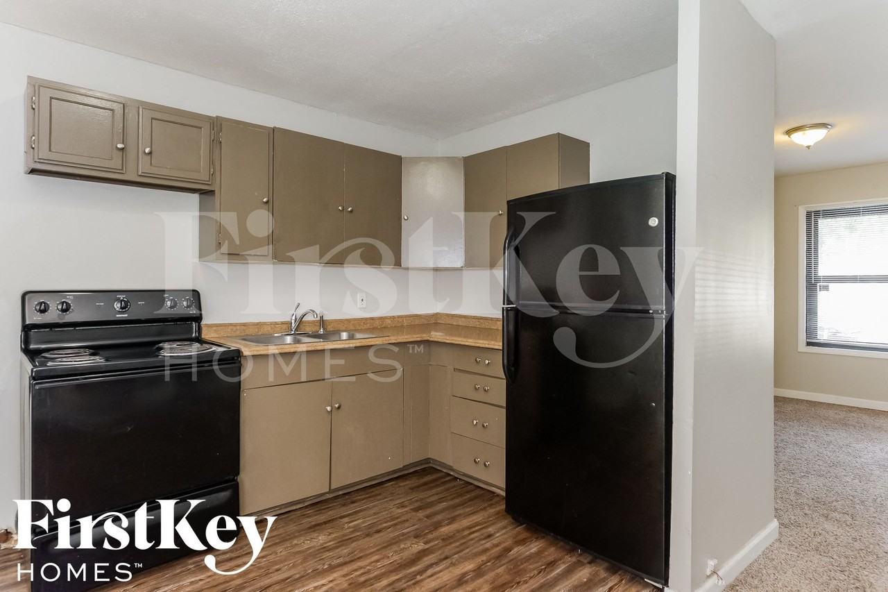 831 N 83rd Ter - Photo 6 of 14