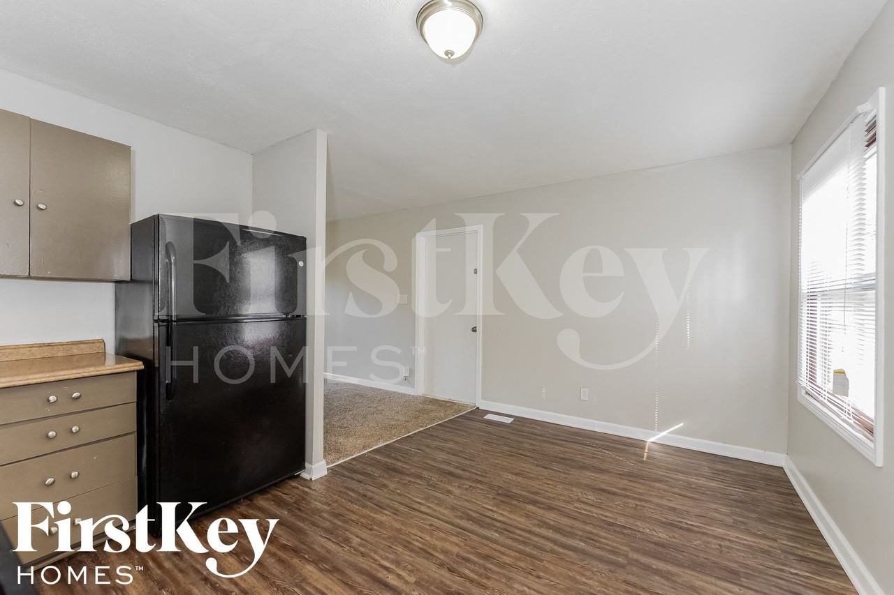 831 N 83rd Ter - Photo 7 of 14