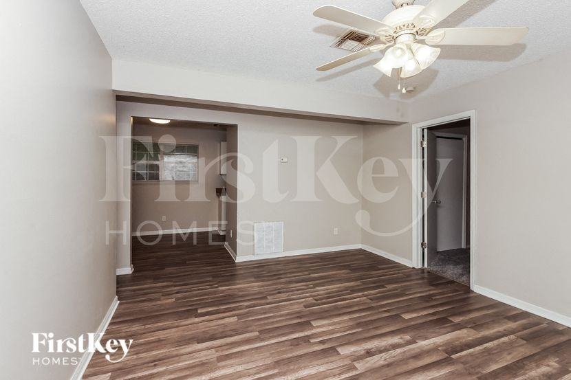 830 Burland St - Photo 2 of 16