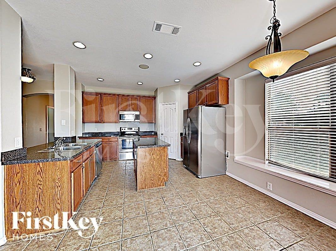 816 Cutting Horse Drive - Photo 3 of 17