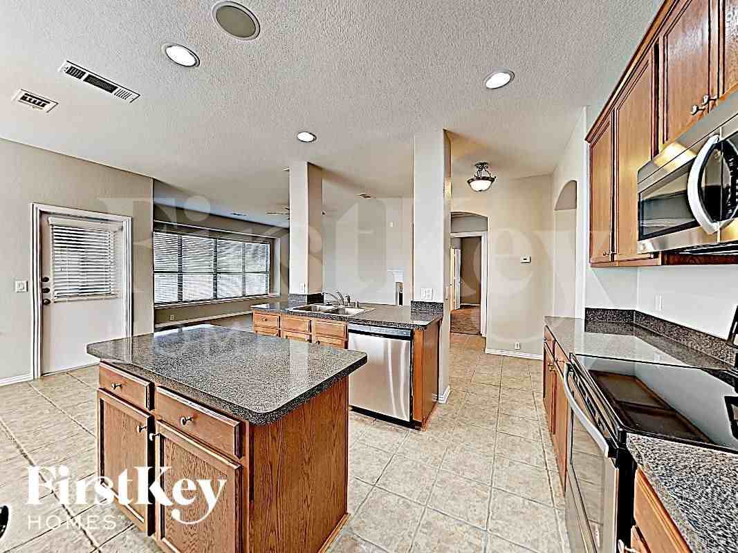 816 Cutting Horse Drive - Photo 4 of 17