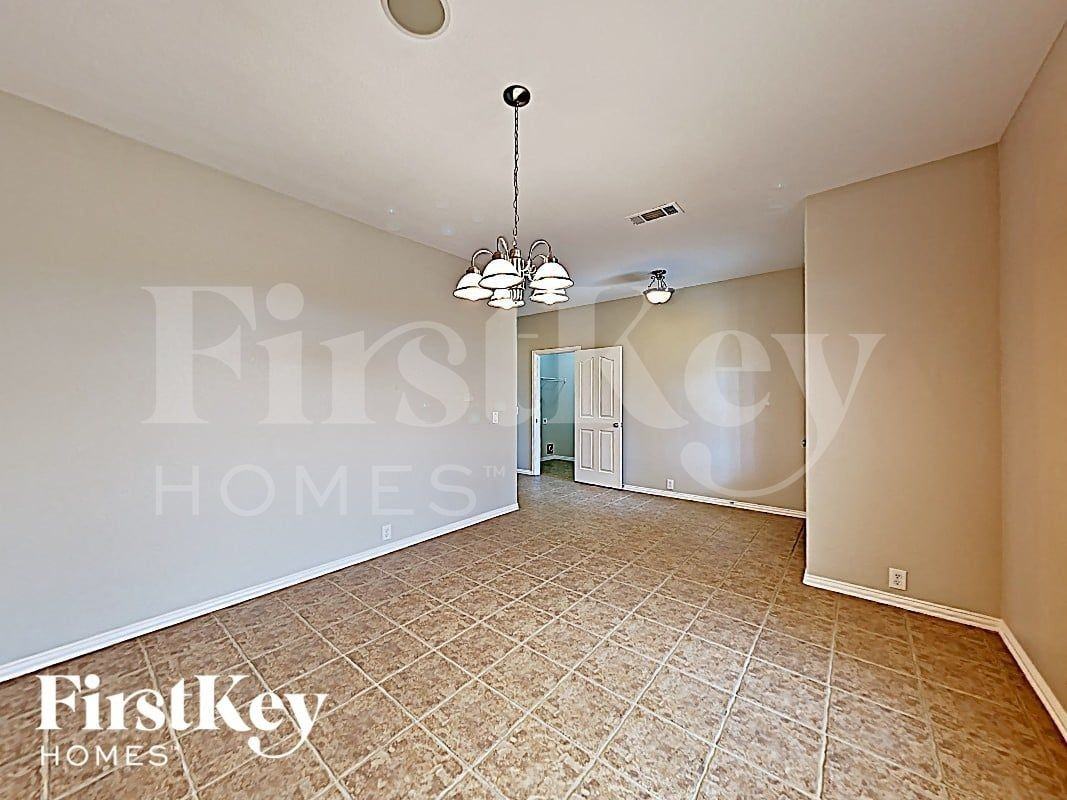 816 Cutting Horse Drive - Photo 5 of 17