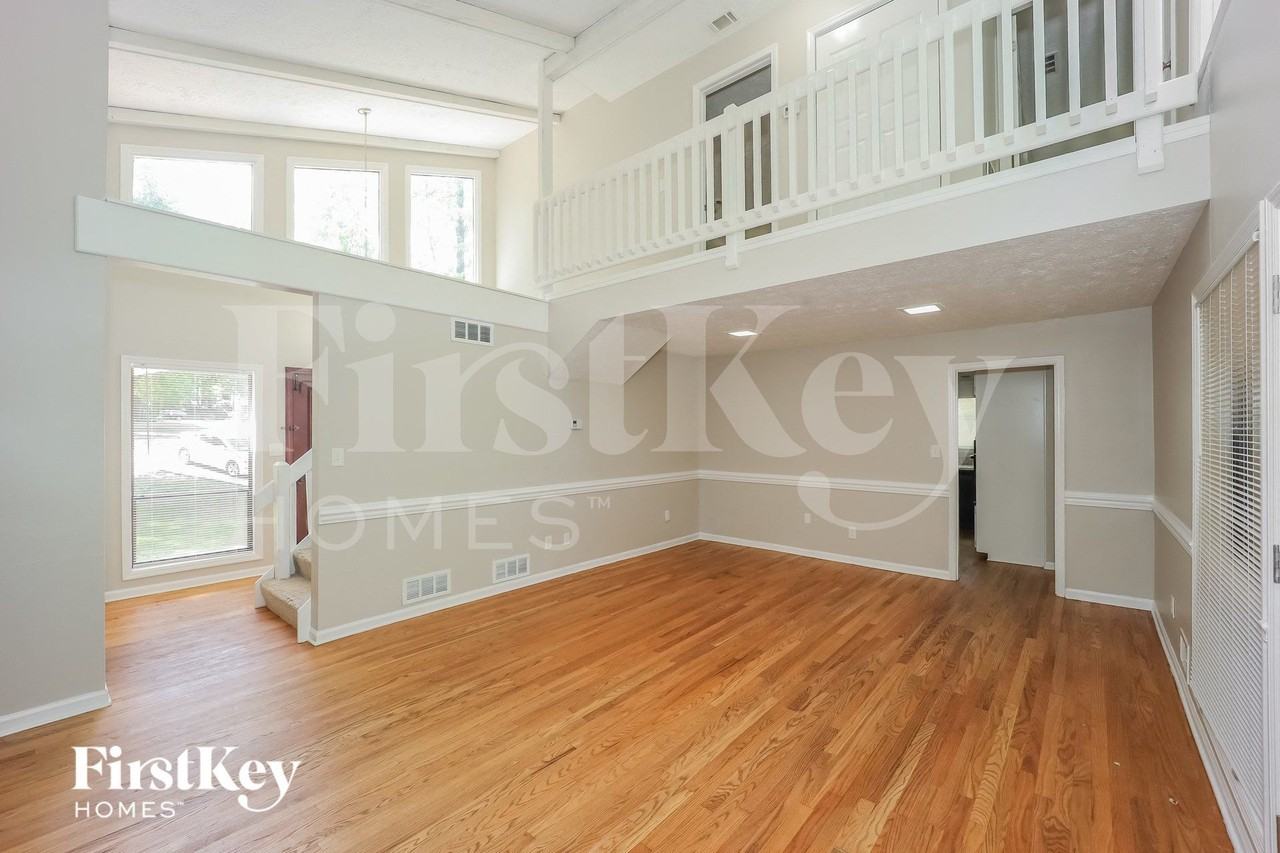 815 San Remo Court - Photo 4 of 15