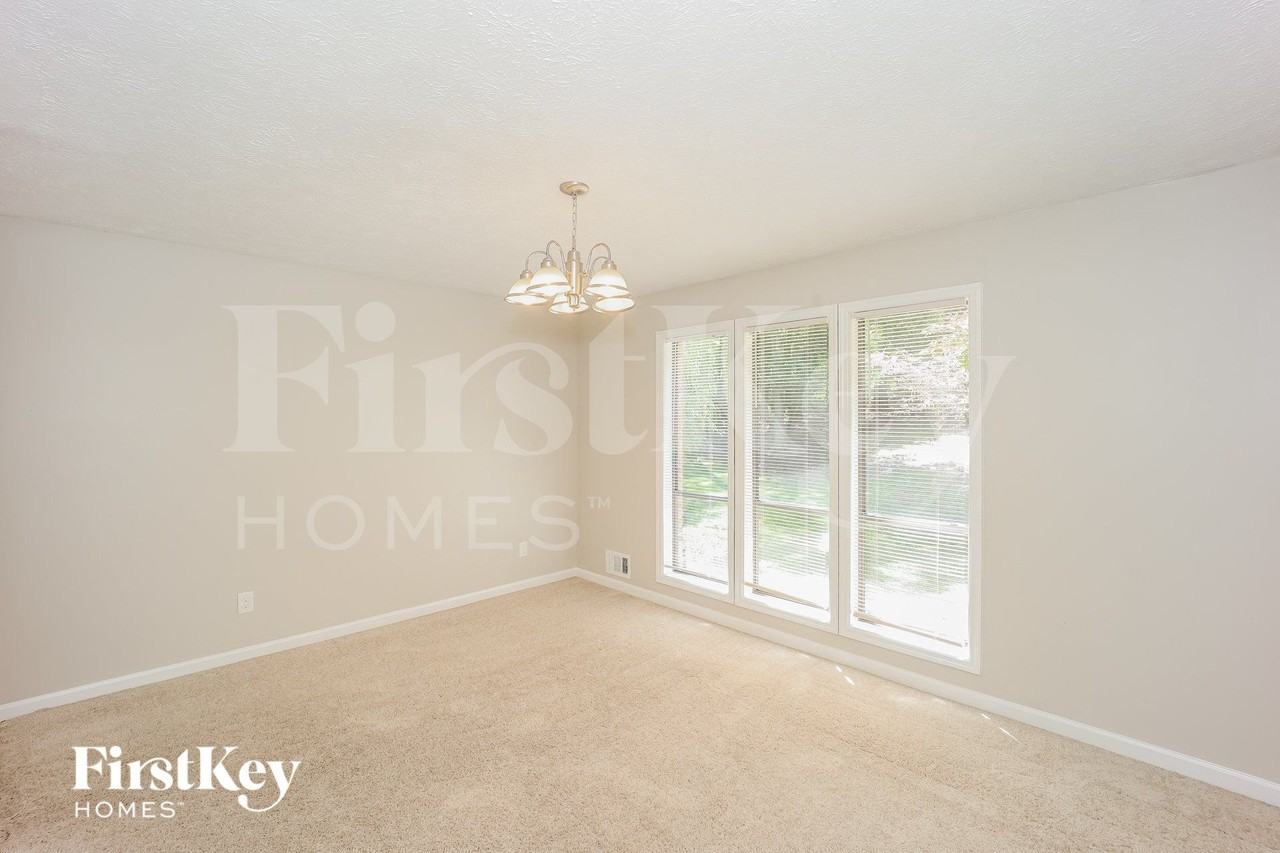 815 San Remo Court - Photo 5 of 15