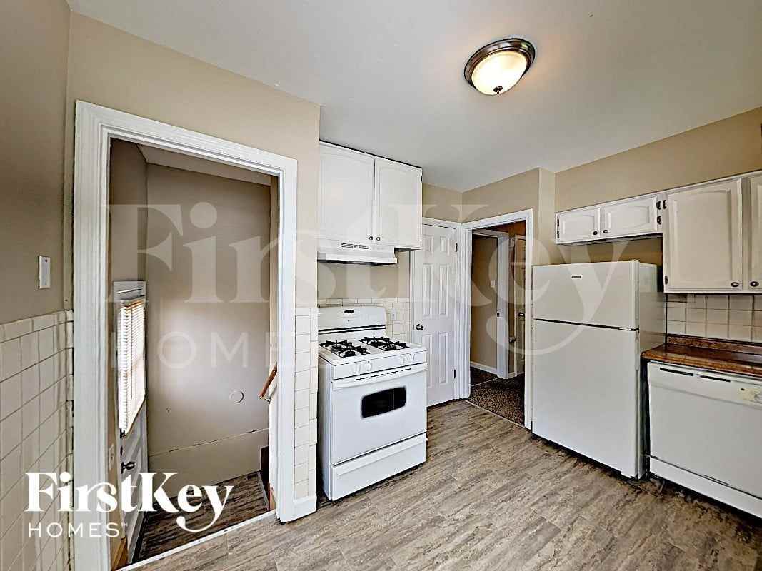 815 Saint Jean St - Photo 5 of 14