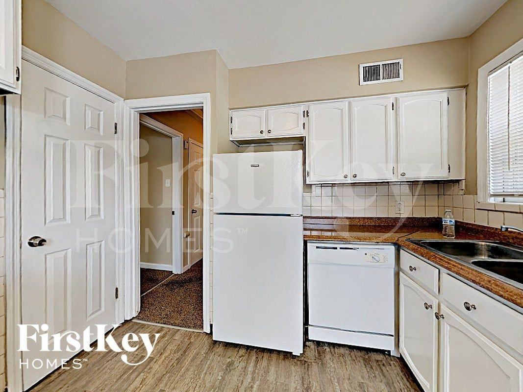 815 Saint Jean St - Photo 6 of 14