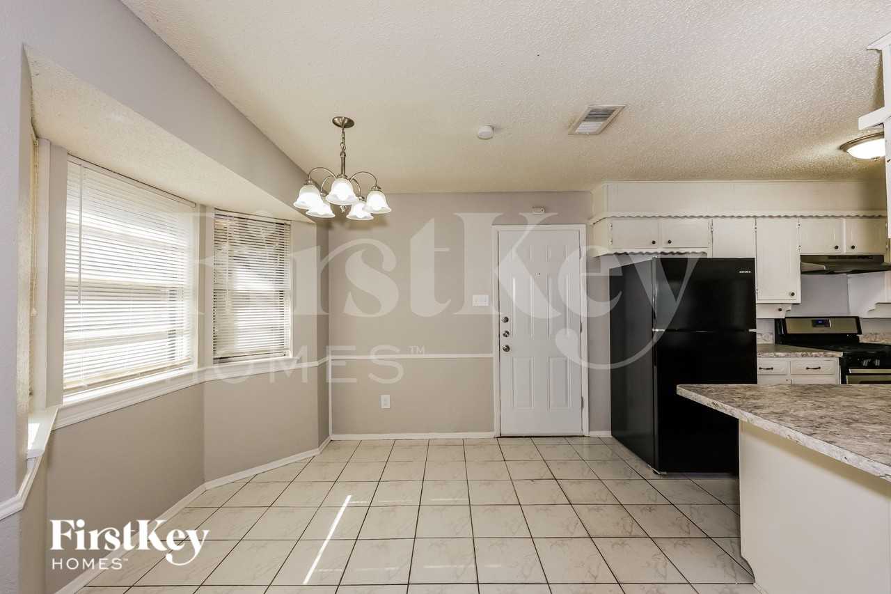 813 Rose St - Photo 5 of 16