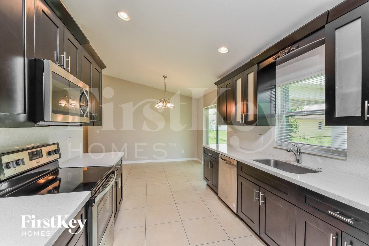 8064 Winged Foot Drive - Photo 5 of 15