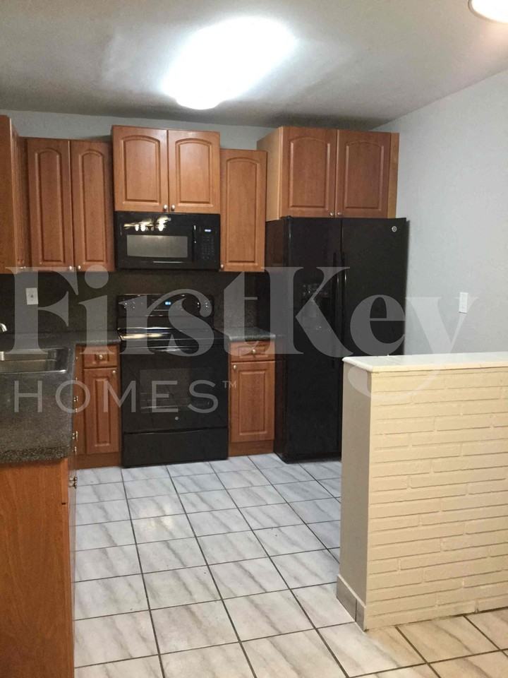 7925 Indigo St - Photo 5 of 22