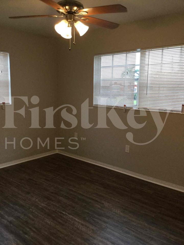 7925 Indigo St - Photo 7 of 22