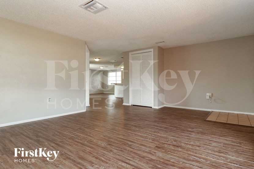 7820 Chalafonte Dr - Photo 3 of 15