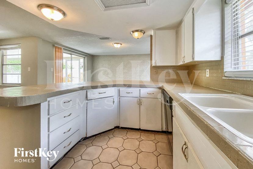 7820 Chalafonte Dr - Photo 5 of 15