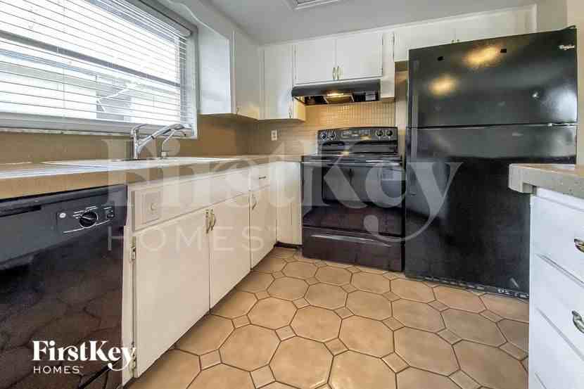 7820 Chalafonte Dr - Photo 6 of 15