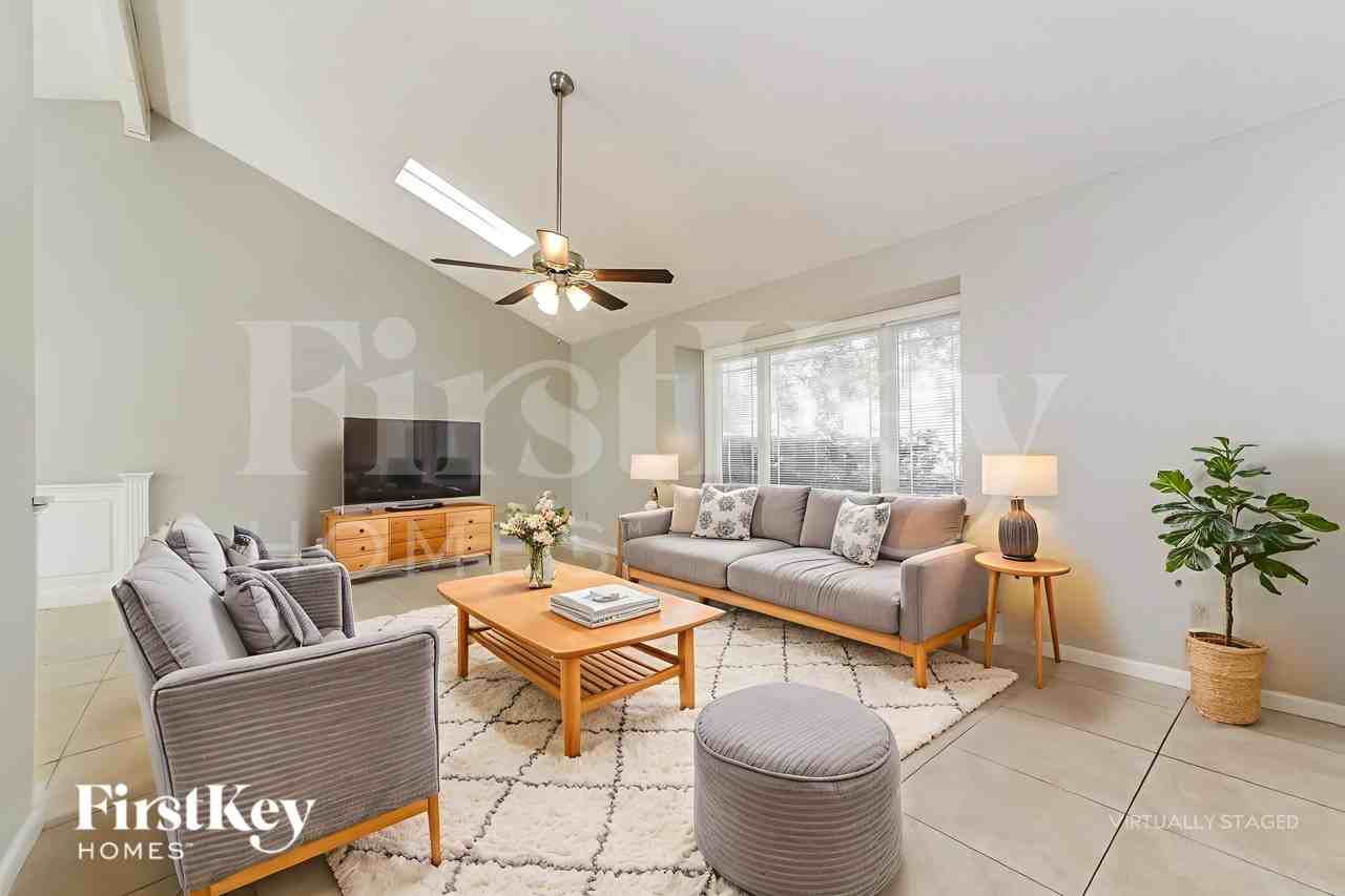 7654 Balmy Court - Photo 4 of 19