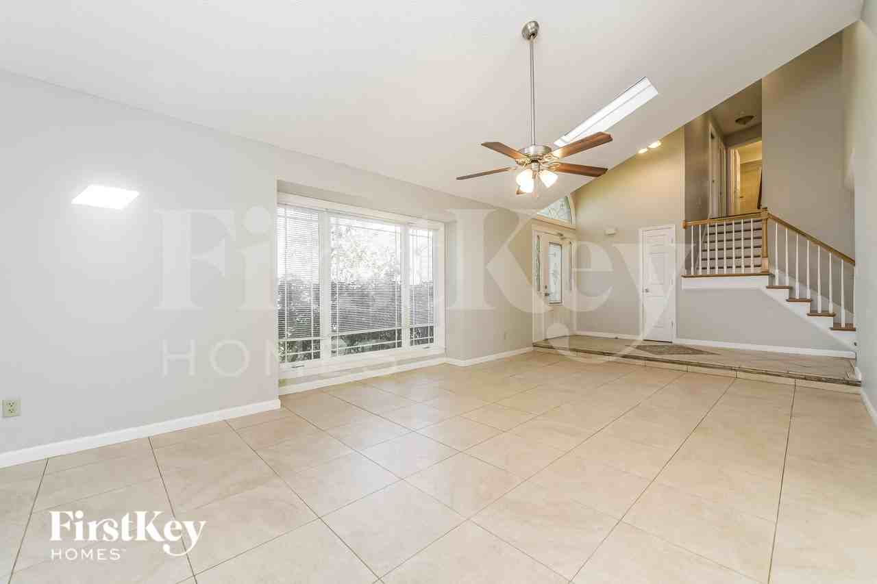 7654 Balmy Court - Photo 5 of 19