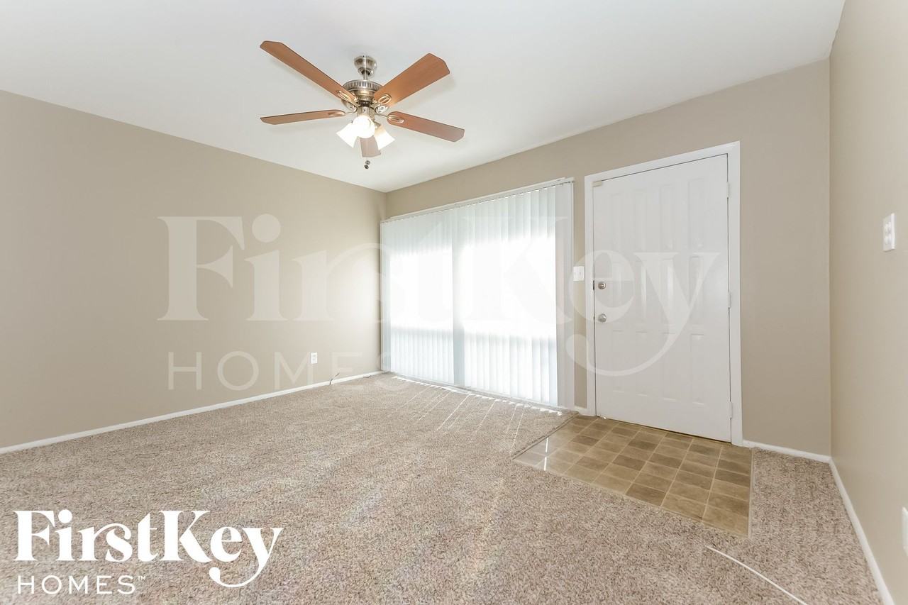 7508 E 50th Ter - Photo 2 of 14