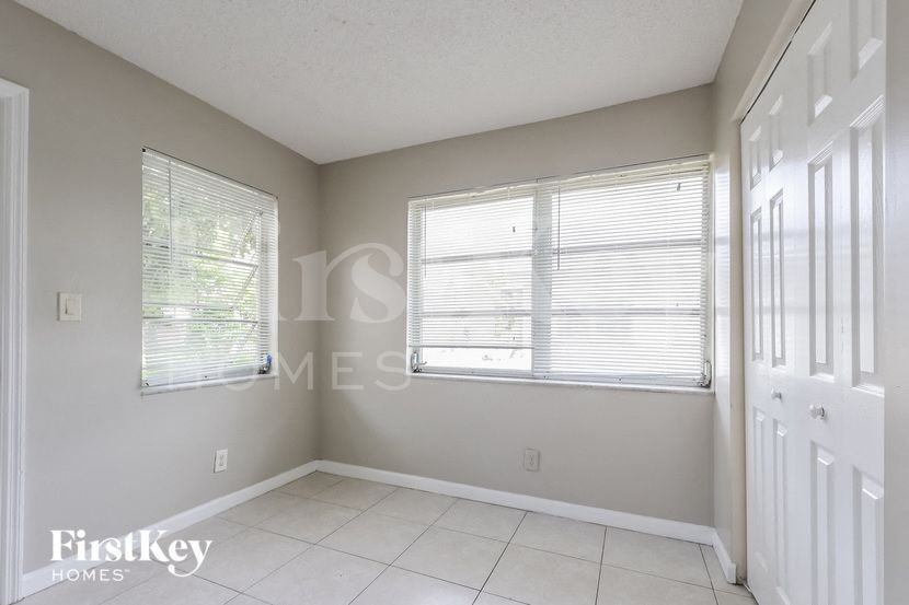 7401 Nw 58th St - Photo 7 of 15