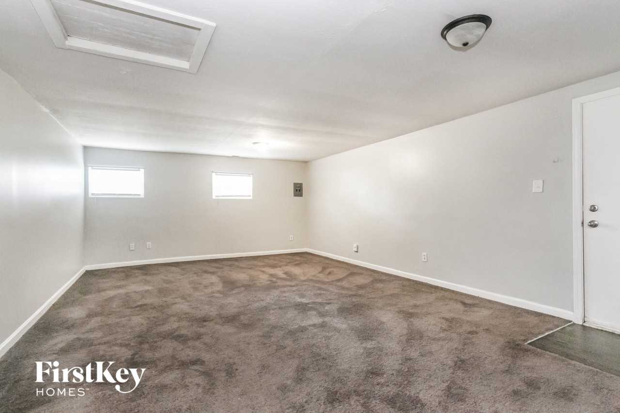 734 S Whitcomb Ave - Photo 6 of 15