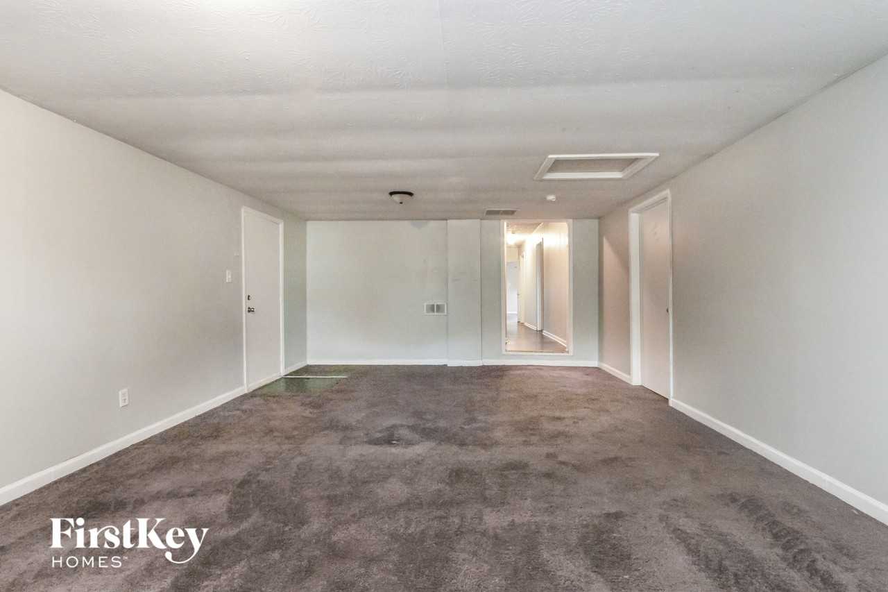 734 S Whitcomb Ave - Photo 7 of 15