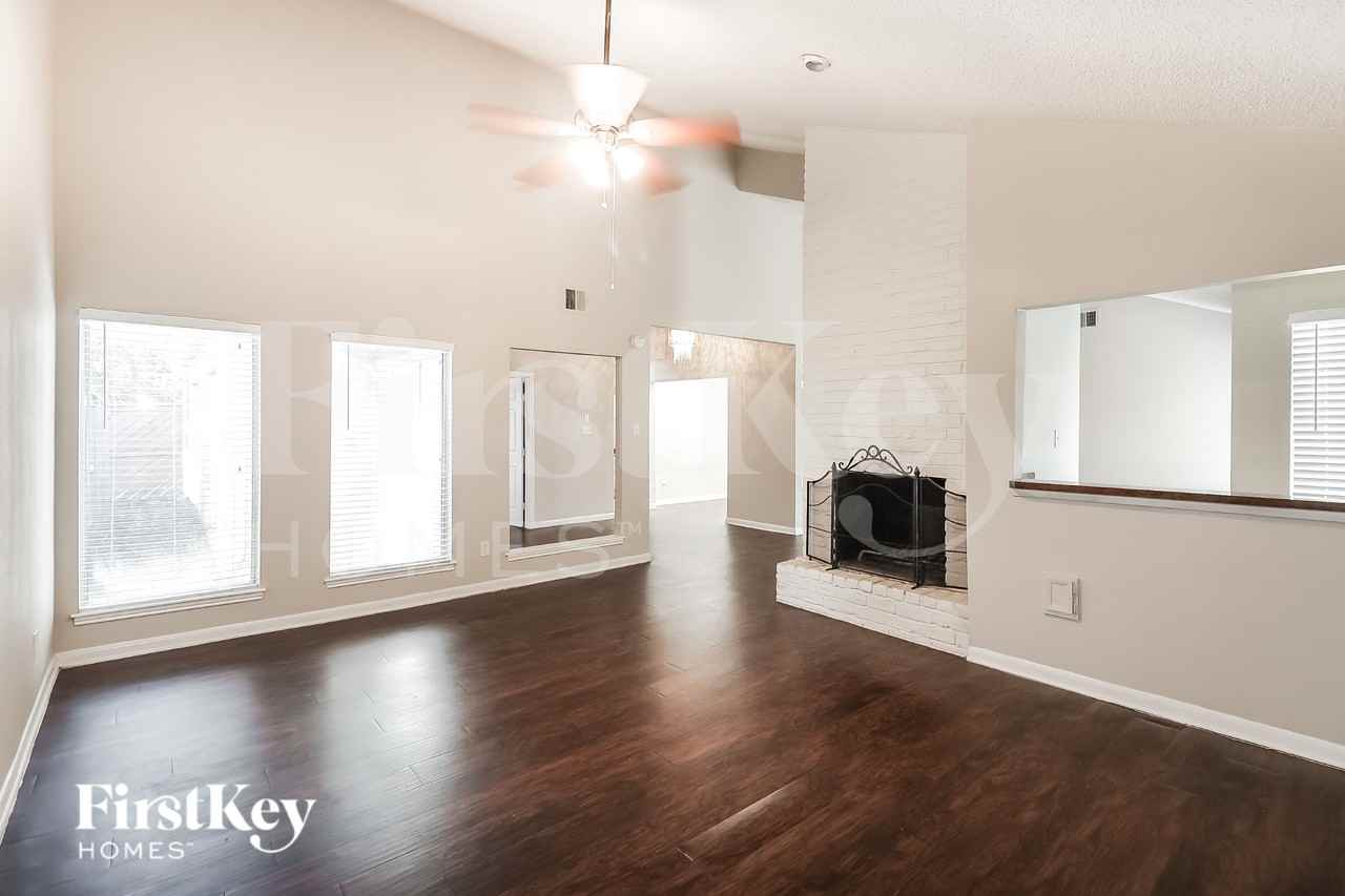 7311 Las Brisas Dr - Photo 3 of 16