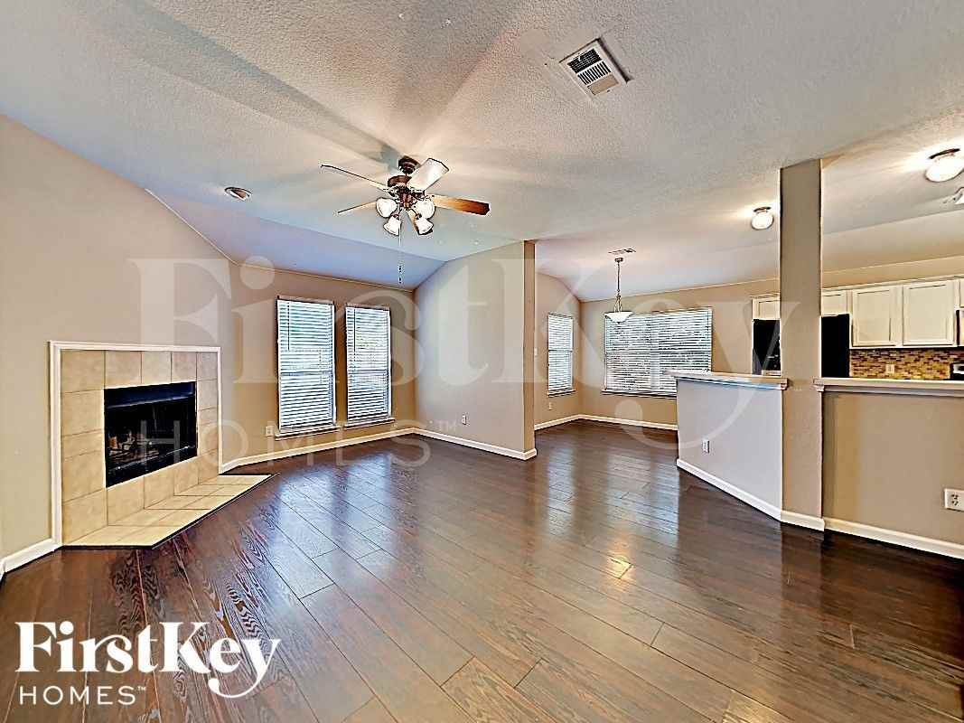 724 Bamboo Dr - Photo 2 of 17