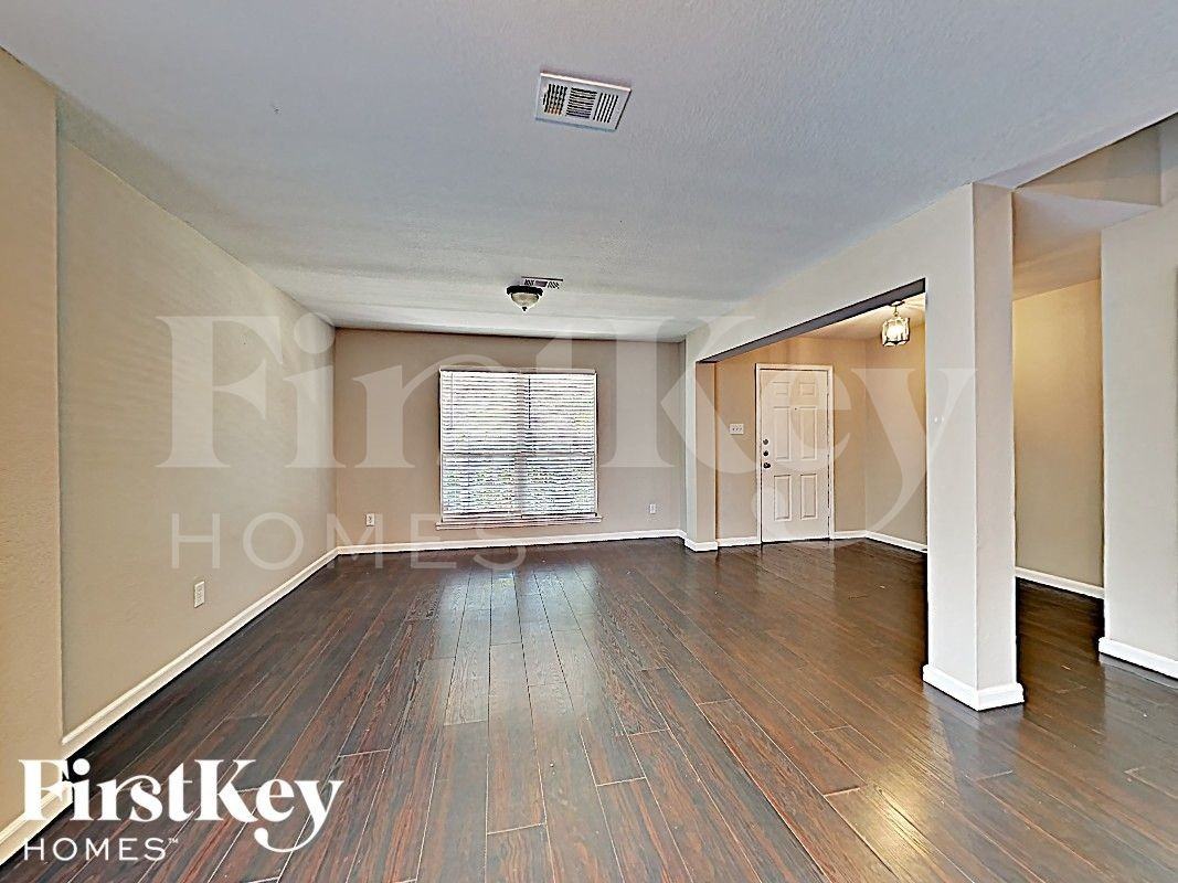 724 Bamboo Dr - Photo 3 of 17