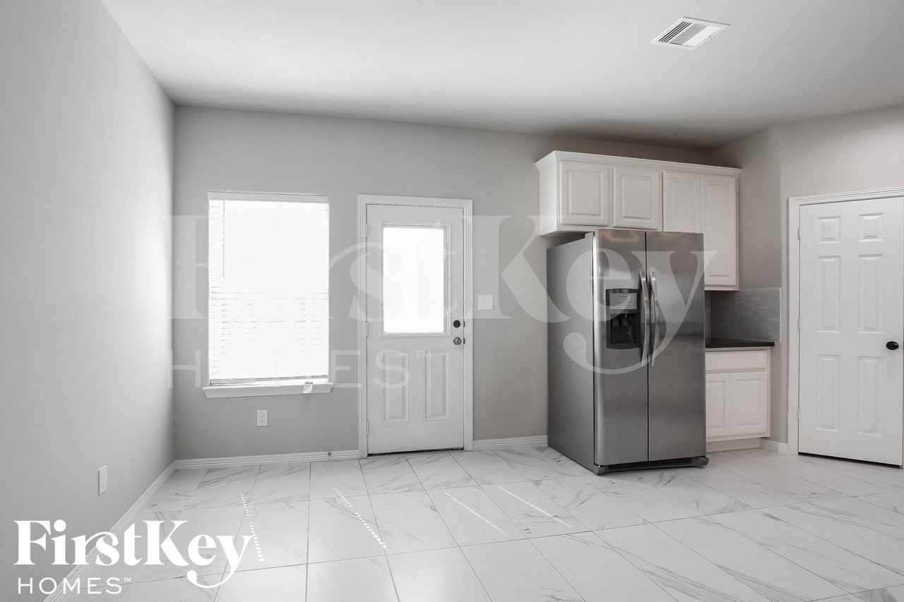 7238 Foxtail Meadow Ct - Photo 5 of 15