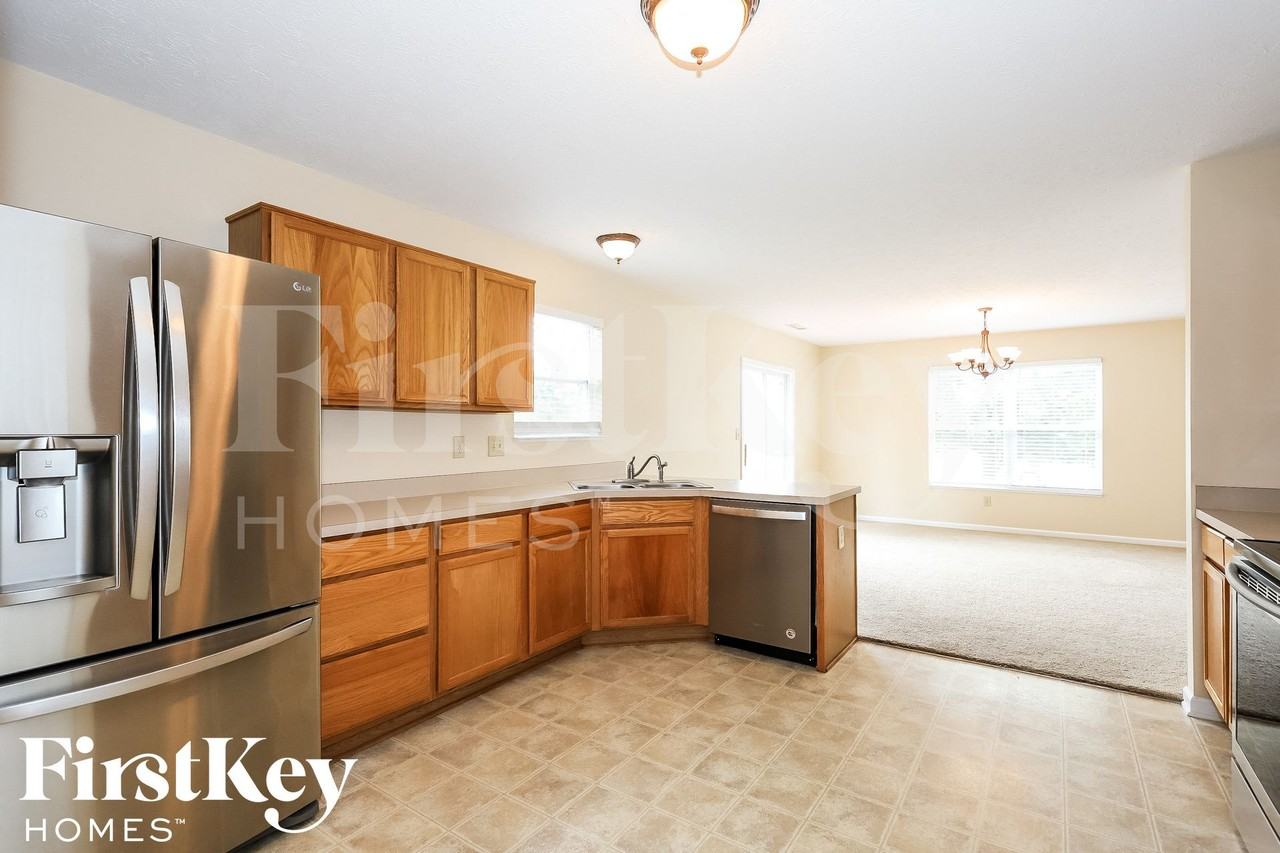 7228 Village Oak Drive - Photo 5 of 15