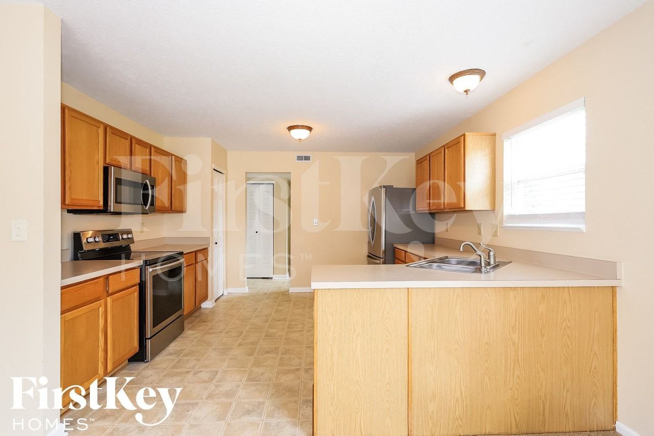 7228 Village Oak Drive - Photo 6 of 15