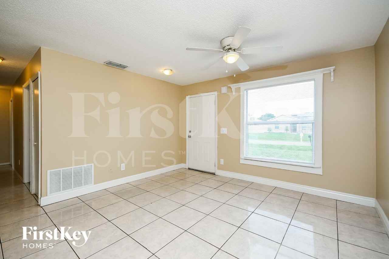 714 Camel Ct - Photo 3 of 16