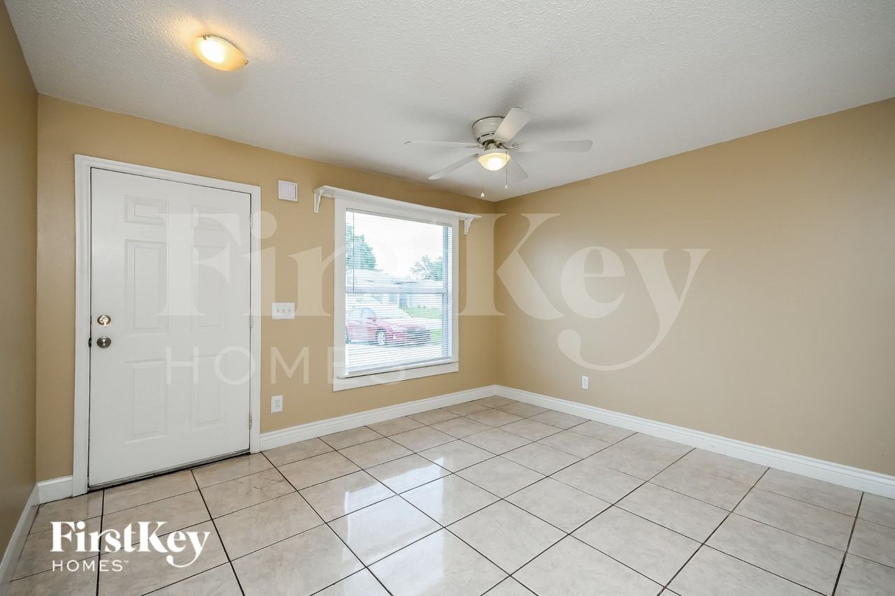 714 Camel Ct - Photo 4 of 16