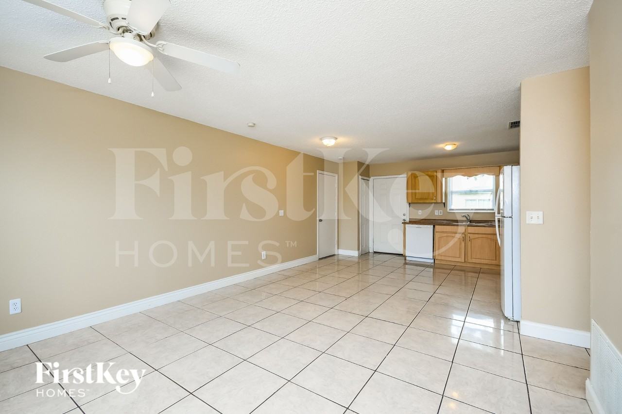 714 Camel Ct - Photo 5 of 16