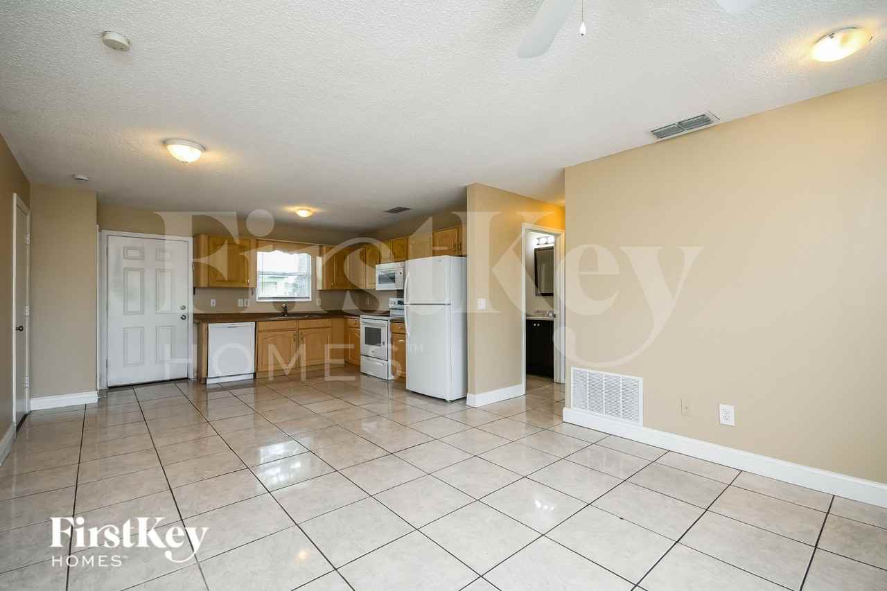 714 Camel Ct - Photo 6 of 16