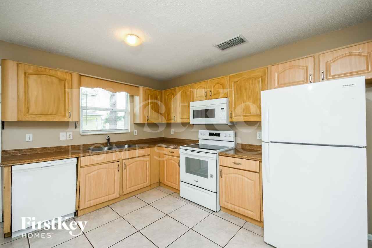 714 Camel Ct - Photo 7 of 16