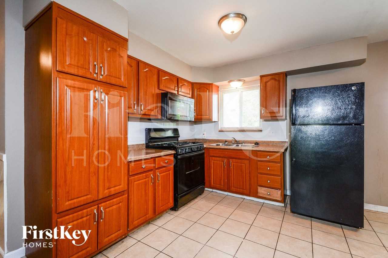 712 Undercliffe Drive - Photo 6 of 15