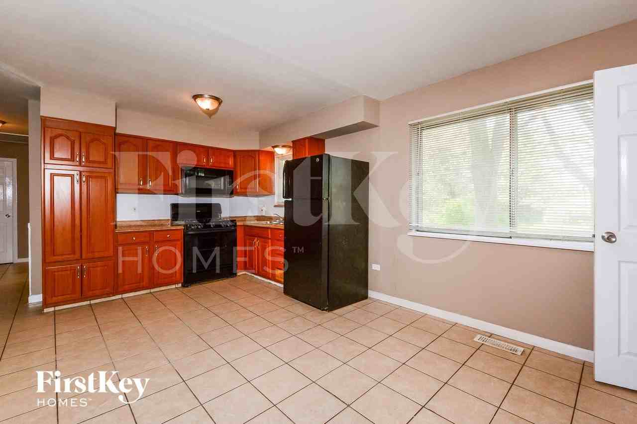 712 Undercliffe Drive - Photo 7 of 15