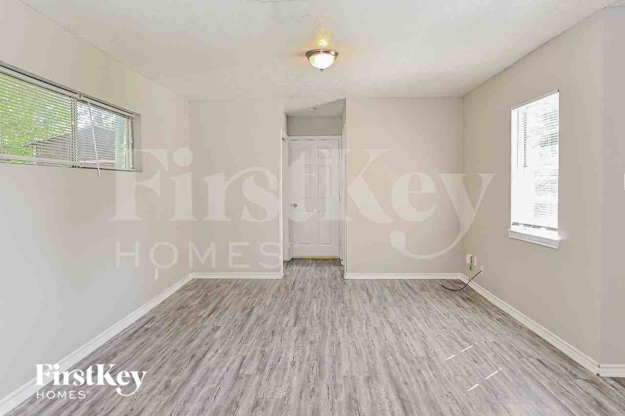 712 Mccardell St - Photo 2 of 16