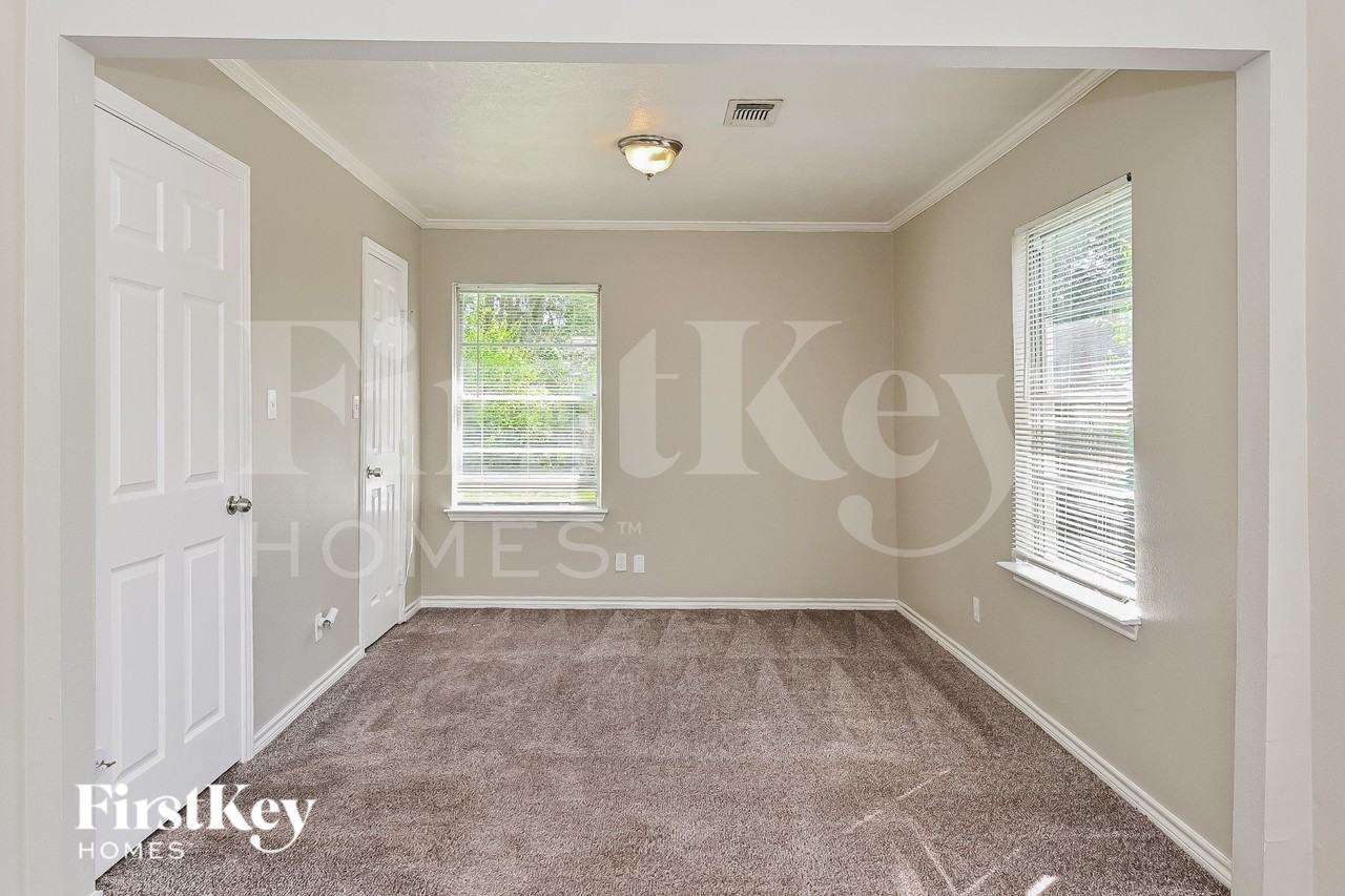 712 Mccardell St - Photo 6 of 16