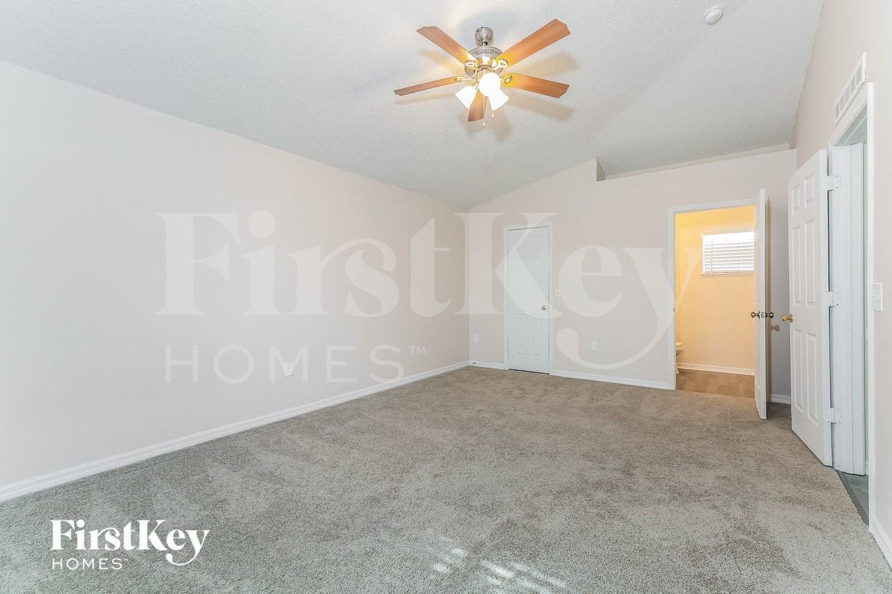 711 Hamster Way - Photo 7 of 15