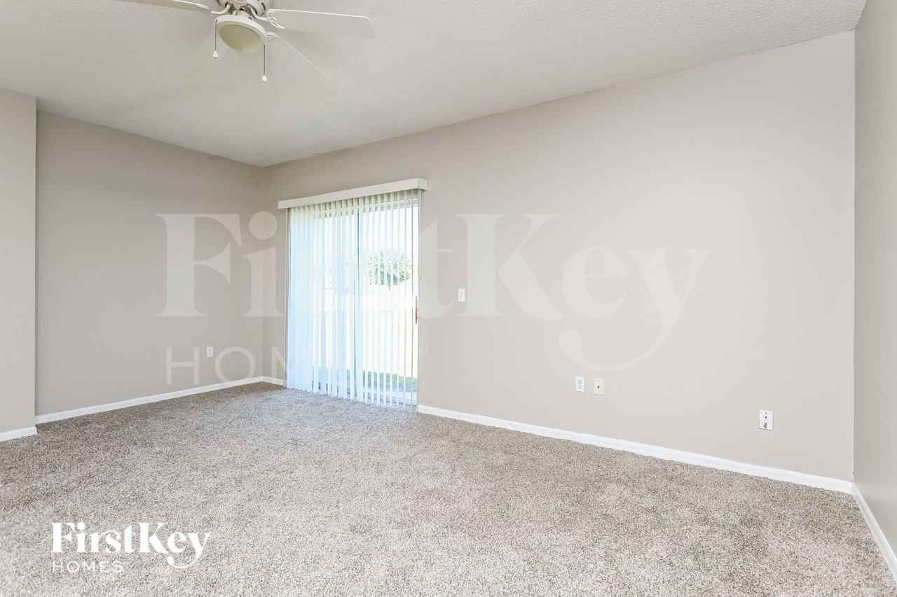 702 Cotulla Dr - Photo 3 of 17