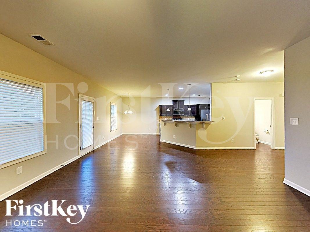 7 Abington Ln - Photo 3 of 17